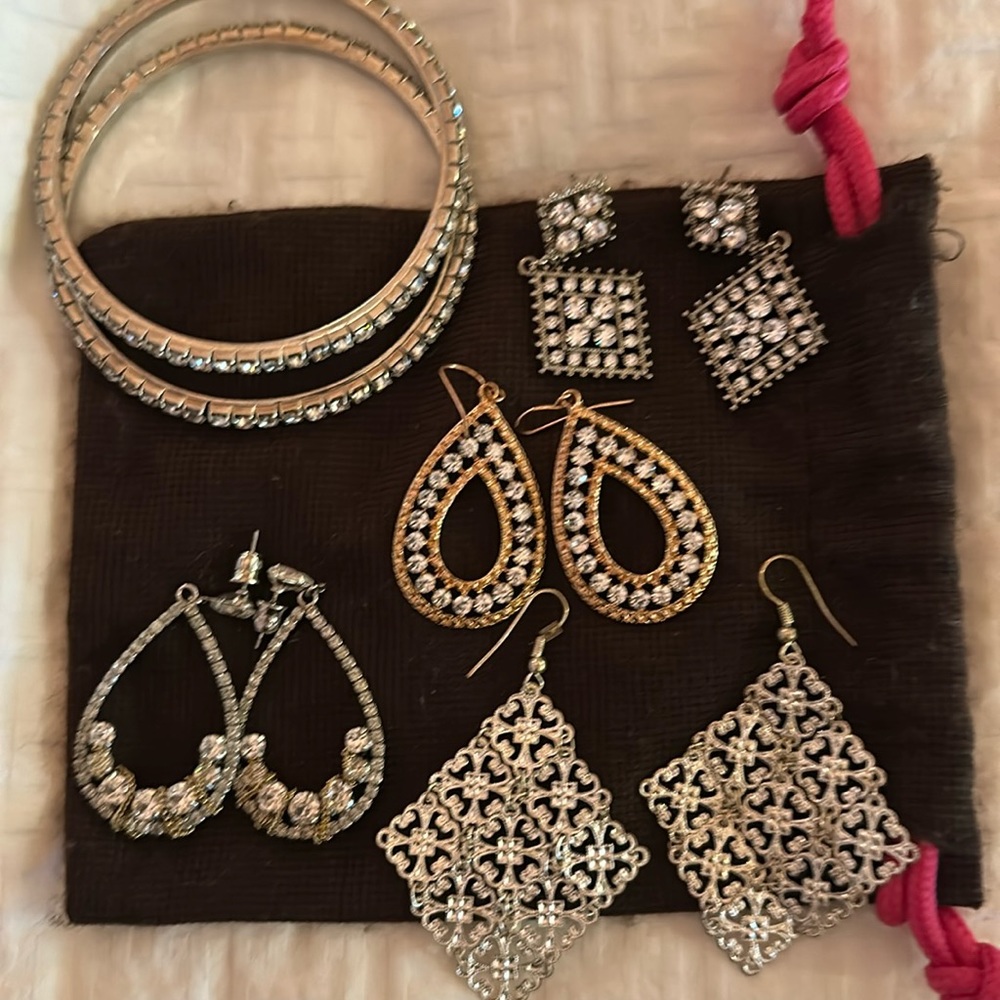 4 earrings and two bracelets faux diamonds